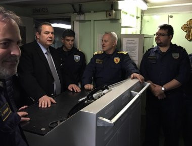 Στην φρεγάτα «Λήμνος» για την «ΑΣΤΡΑΠΗ 3/17» ο ΥΕΘΑ Πάνος Καμμένος (φωτό)